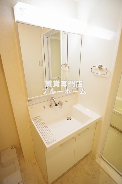洗面設備　３面鏡のシャンプードレッサーです！