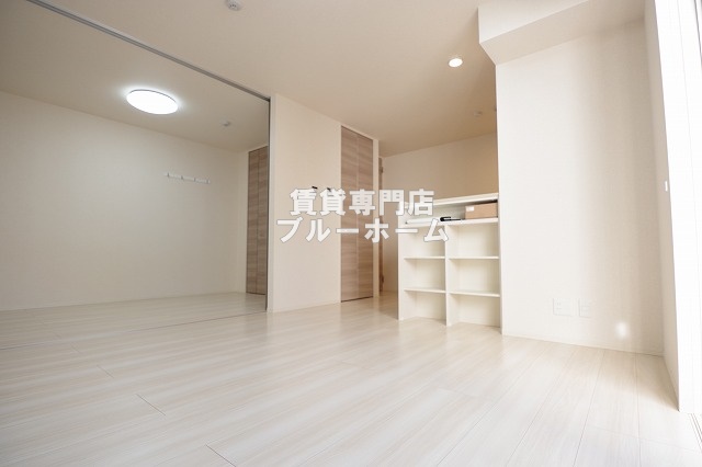 居室・リビング　リビング10.9帖！カウンターキッチンですっきりとしておりま