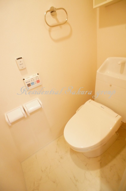 トイレ　落ち着いた色調のトイレです♪