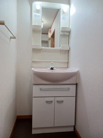 洗面設備　コンパクトで使いやすい洗面所