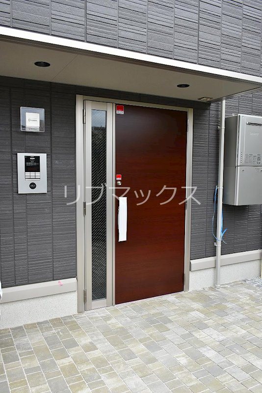 エントランス　当店は家主強制でない場合、消毒・抗菌代や安心サポート代など不