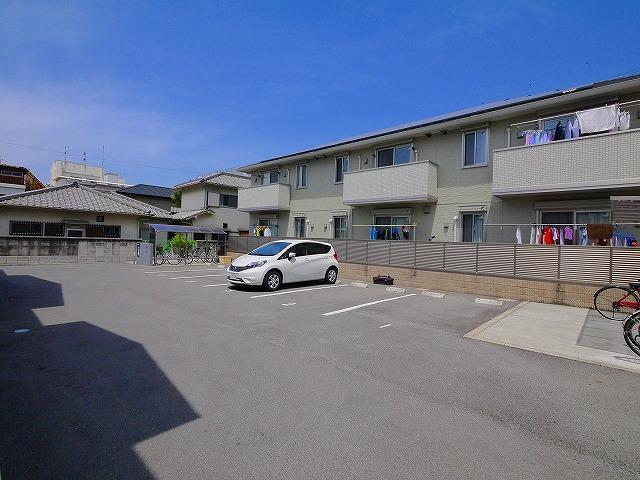 駐車場　車をお持ちの方に嬉しい駐車場付きの物件です