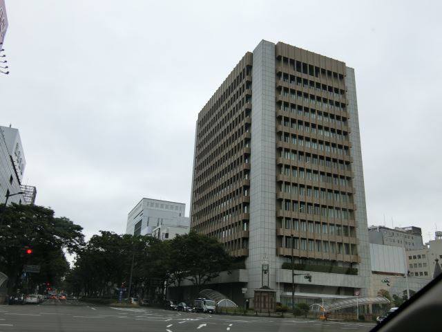 銀行　七十七銀行本店（銀行）まで1600m