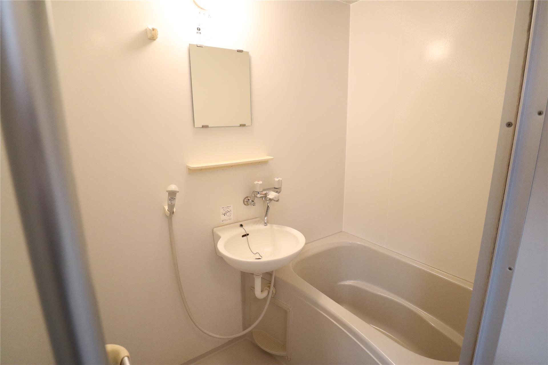 バス・シャワールーム　同タイプ別部屋の画像です。