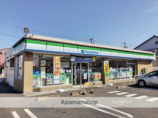 コンビニ　ファミリーマート（コンビニ）まで571m