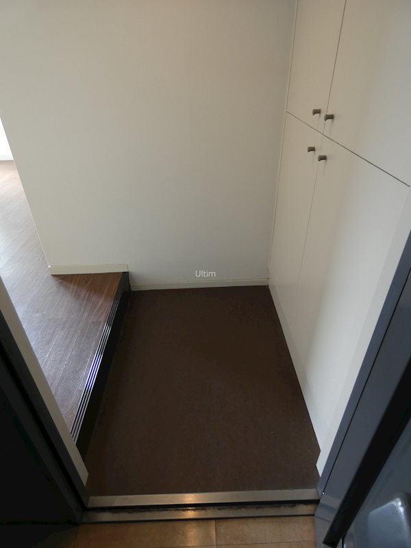 玄関　※別タイプのお部屋になります。ご参考までに。