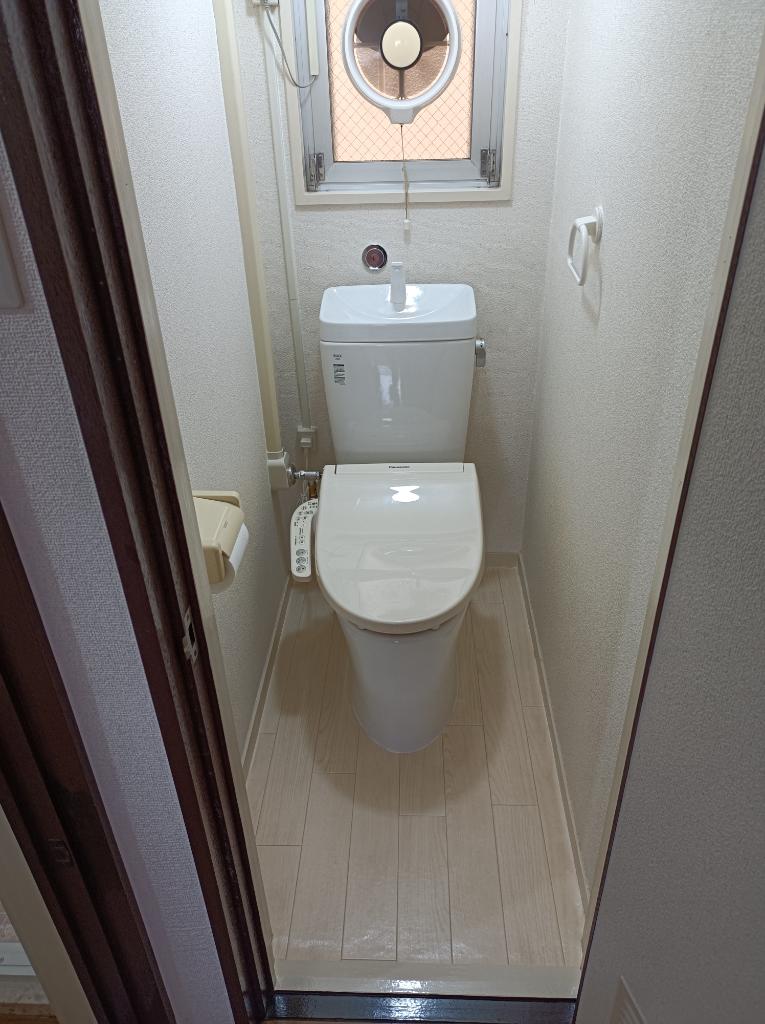 トイレ　落ち着いた色調のトイレです