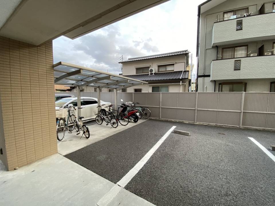 駐車場　駐輪場