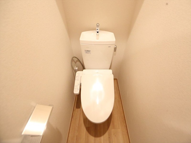 トイレ　温水洗浄暖房便座付トイレ　同仕様写真