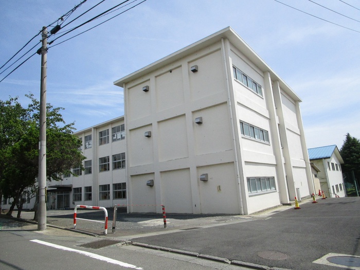 小学校　玉川小学校（小学校）まで877m