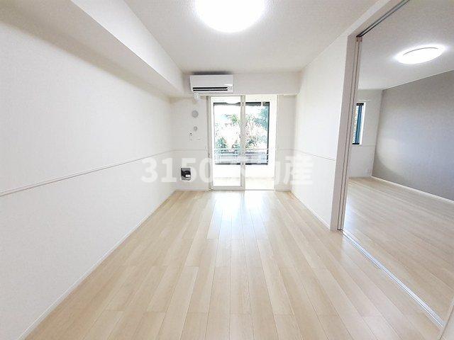 居室・リビング　こちらのリビングで趣味の時間をお楽しみください