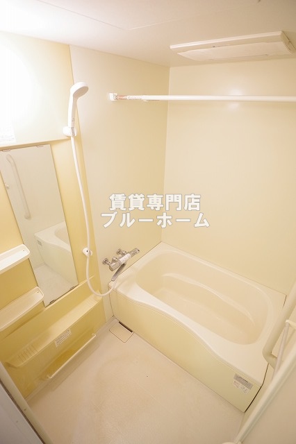 バス・シャワールーム　浴室乾燥付き！