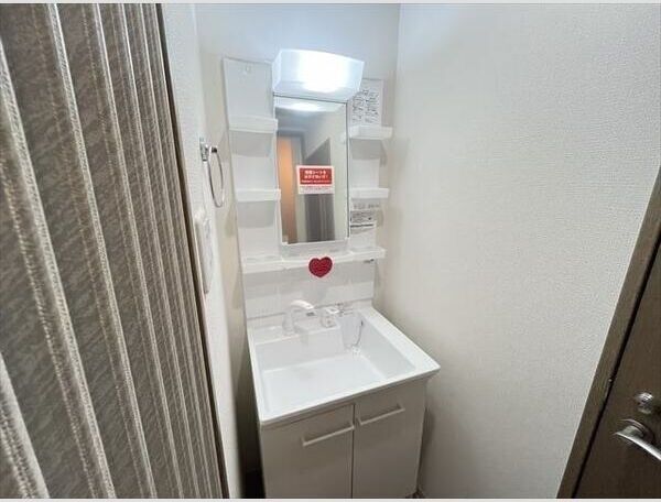 洗面設備　※写真は３階同号室です。