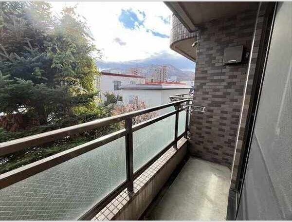 バルコニー　※写真は３階同号室です。