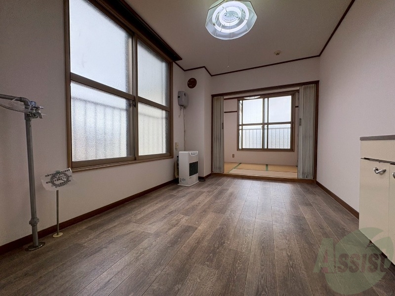 居室・リビング　広くてキレイなお部屋が広がっていて、充実した生活が送れそう。