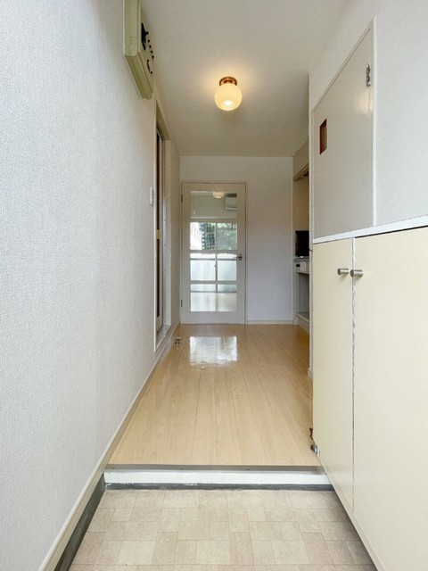 玄関　【玄関】別部屋内装写真