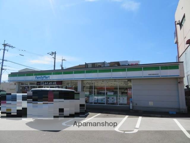コンビニ　ファミリーマート（コンビニ）まで649m