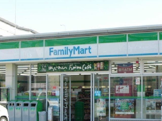 コンビニ　ファミリーマート（コンビニ）まで250m