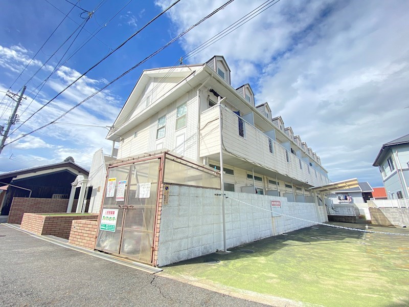 建物外観　2階建てのハイツです♪