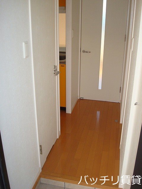 玄関　別部屋写真の為現状を優先致します。