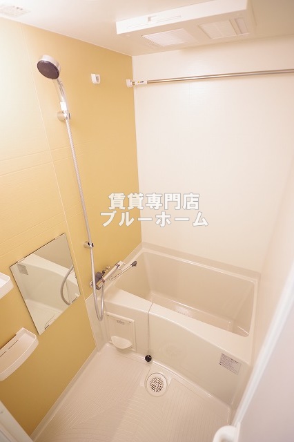 バス・シャワールーム　浴室乾燥付きバス！