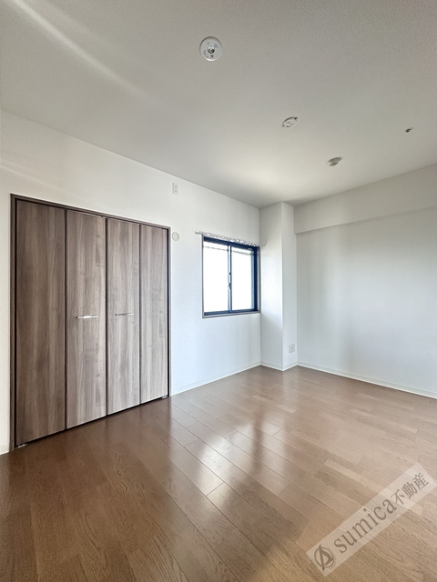 バルコニー　窓も多く風通しのいいお部屋