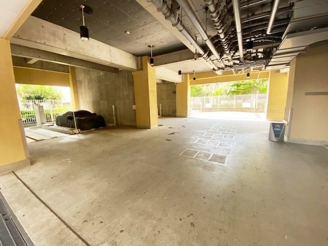 駐車場　敷地内駐車場
