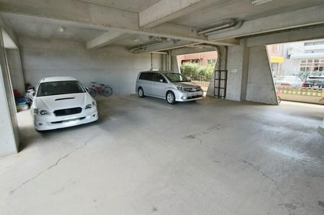駐車場　敷地内駐車場
