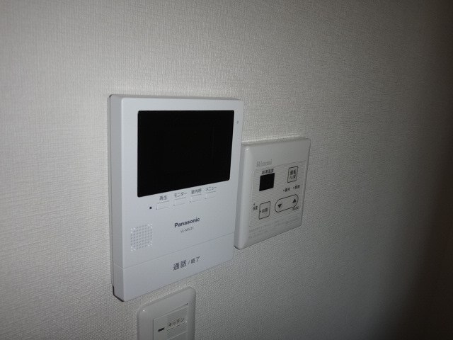 セキュリティ　モデル写真