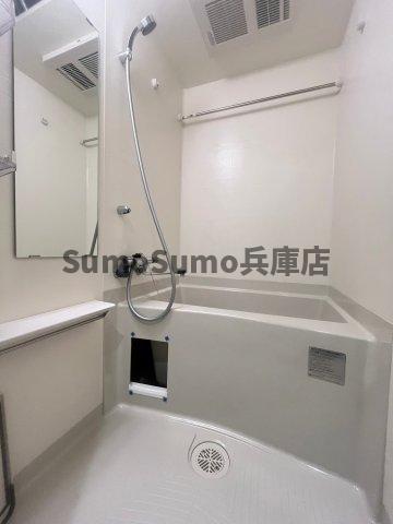 バス・シャワールーム　コンパクトで使いやすいお風呂です