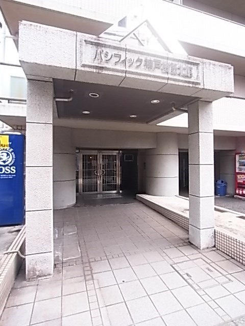 エントランス　ゆとりのあるエントランスです