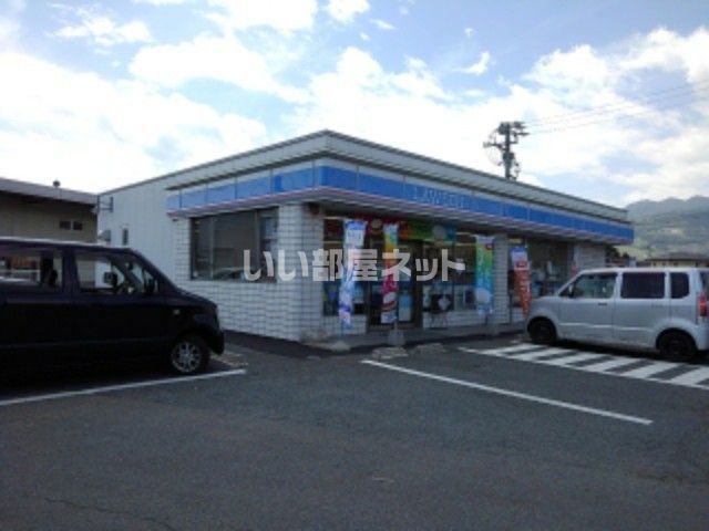 コンビニ　ローソン 更埴埴生店（コンビニ）まで613m