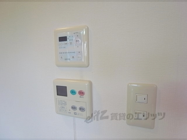 その他設備　給湯器リモコン