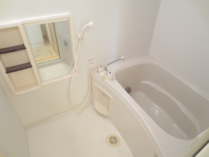 バス・シャワールーム　※別の同タイプのお部屋になります。