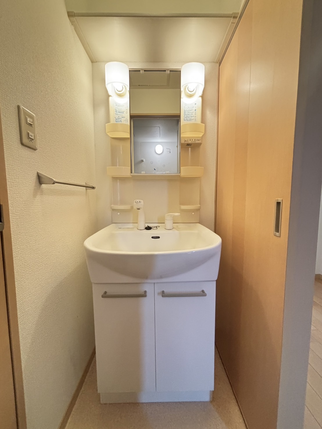洗面設備　※別の同タイプのお部屋になります。
