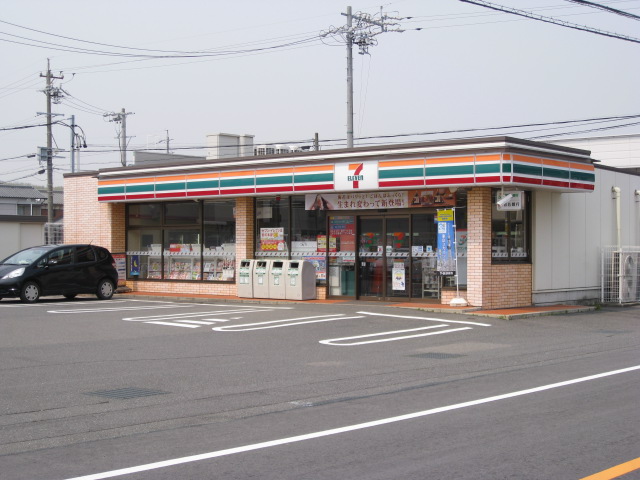 コンビニ　セブンイレブン四日市下さざらい町店（コンビニ）まで905m