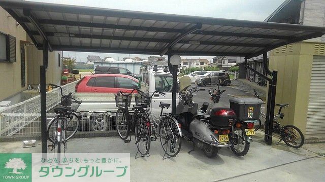 その他　屋根付き駐輪場