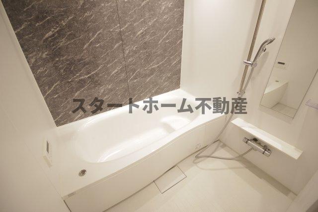 バス・シャワールーム　コンパクトで使いやすいお風呂です