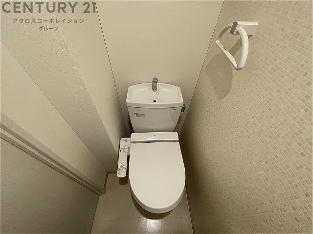 トイレ　温水洗浄便座付きのトイレです♪