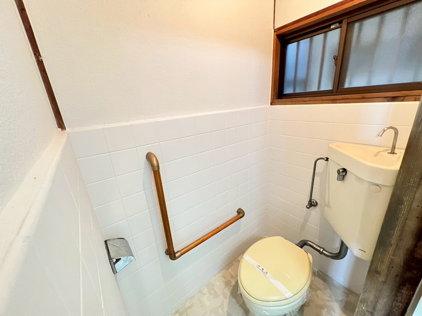 御厨東2丁目テラスハウスのトイレ写真