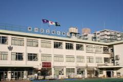 小学校　荒川区立尾久第六小学校（小学校）まで300m
