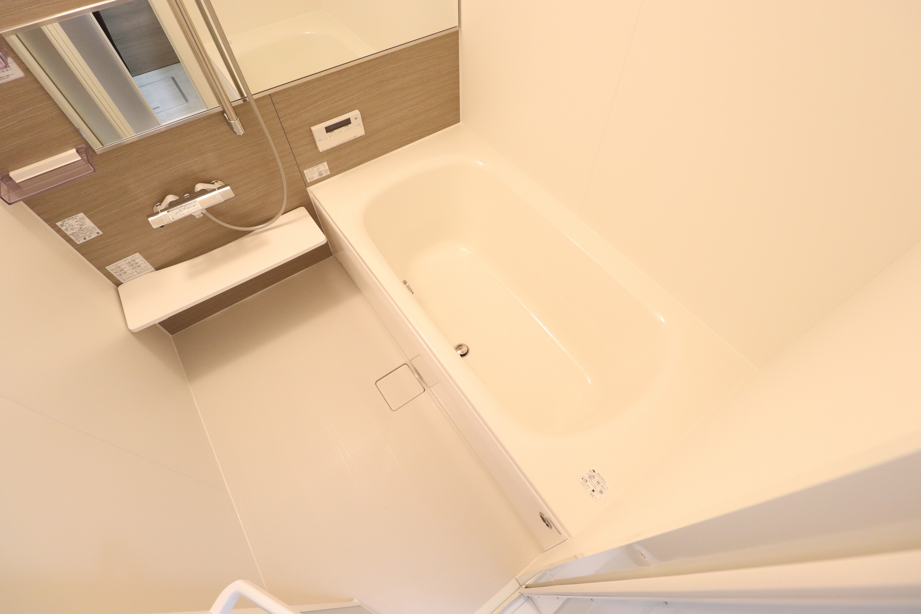 バス・シャワールーム　浴室換気乾燥機・追い焚き給湯付きのバスルーム♪