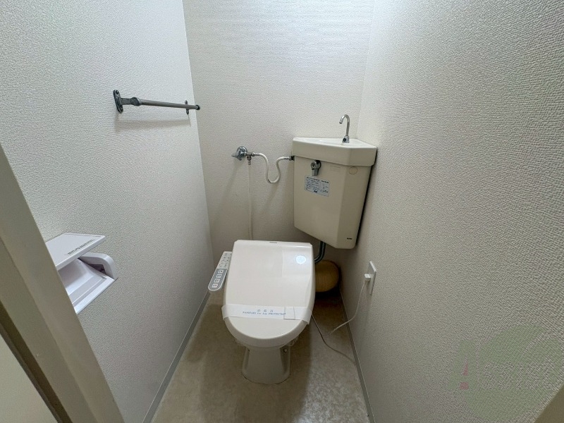 トイレ　こちらはトイレです。清潔感があり、安心して使用できます。