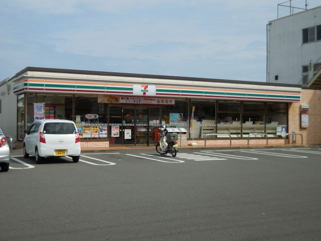 コンビニ　セブンイレブン（コンビニ）まで370m