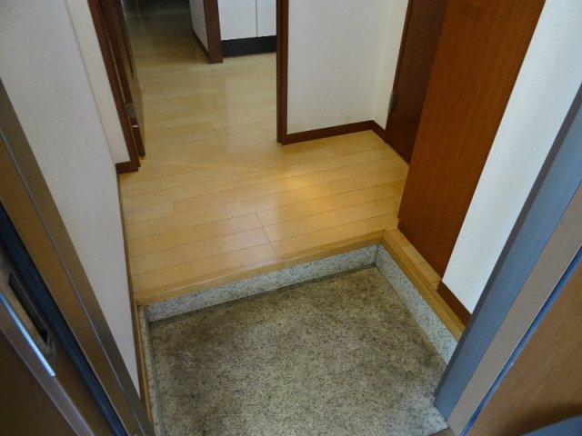 玄関　シューズボックス付きの玄関スペースです♪