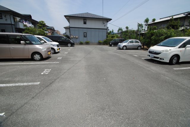 駐車場　駐車場完備です