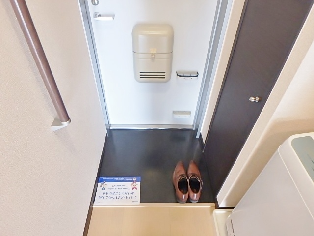 玄関　同タイプの参考写真です