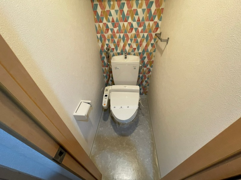 トイレ　ウォシュレット機能がついたトイレです。安心して使用できます。