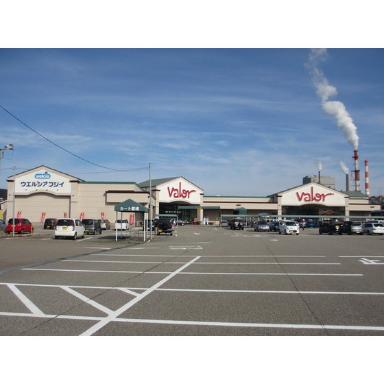 ドラックストア　ウエルシア高岡万葉店（ドラッグストア）まで569m