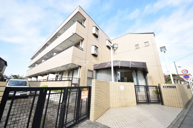建物外観　落ち着いた雰囲気の外観です